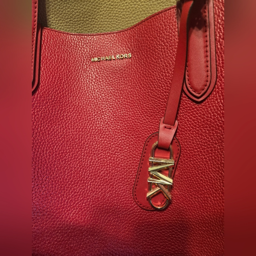 Michael Kors REVERSIBLE  Pebbled Leather Tote With Removable Pouch. Pristine. - Picture 7 of 7